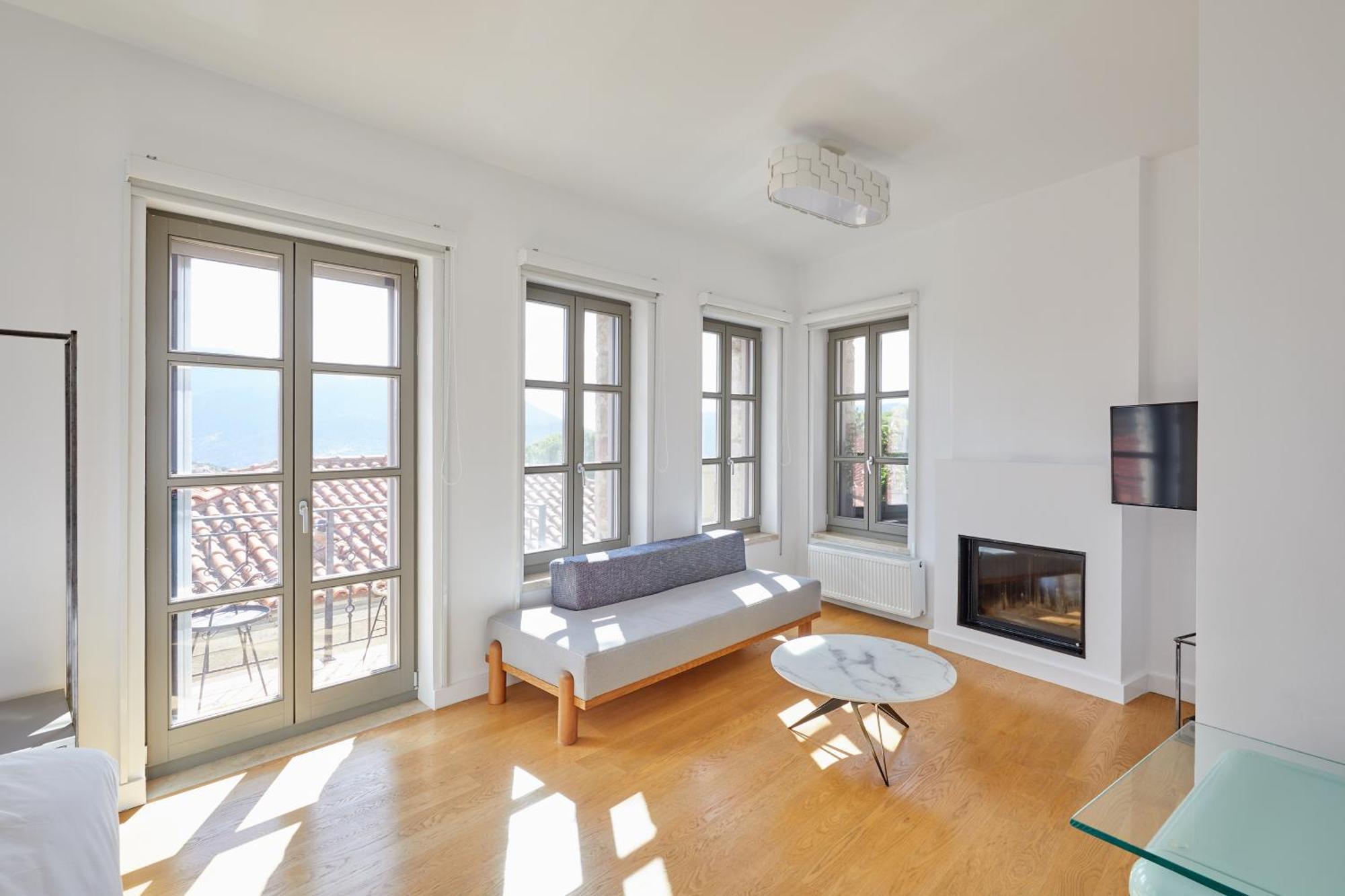 Clock Tower Arachova Suites Экстерьер фото